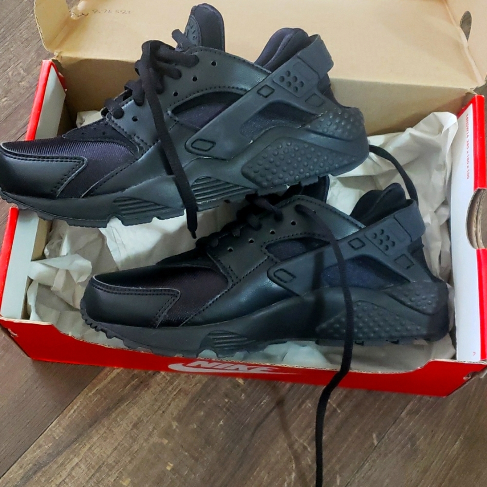 Women's Air Huarache Run size 5